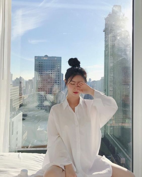 下面就来细数8种让你「悄悄变丑」的日常坏习惯,趁在家期间改正它们以便养成好肌肤、易瘦体质;之后恢复正常生活,或许还能让亲友同事们觉得你变漂亮了呢 ?