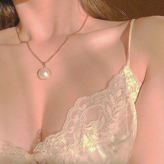 想要收获天鹅颈、线条好看的肩颈和背部，改善粗手臂和虎背圆肩，下面这3步骤「坐着练」的简单动作，集美们赶紧笔记练起来～❤️