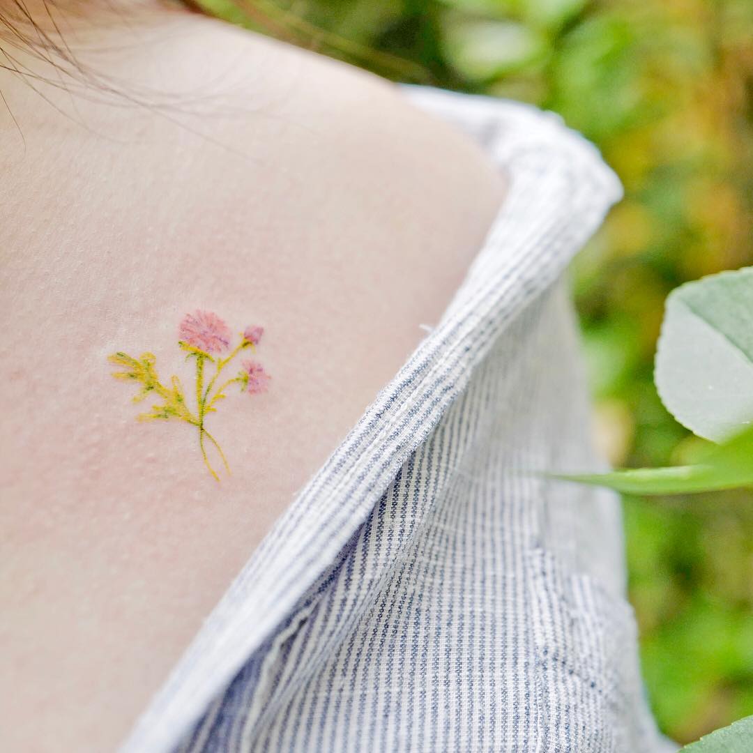 ✨韩系彩色刺青 · 花卉系列 说到近期最夯的刺青风格，细致花卉图腾肯定名列榜首！韩系彩色花卉刺青真的太让人心动了～而且特别耐看！