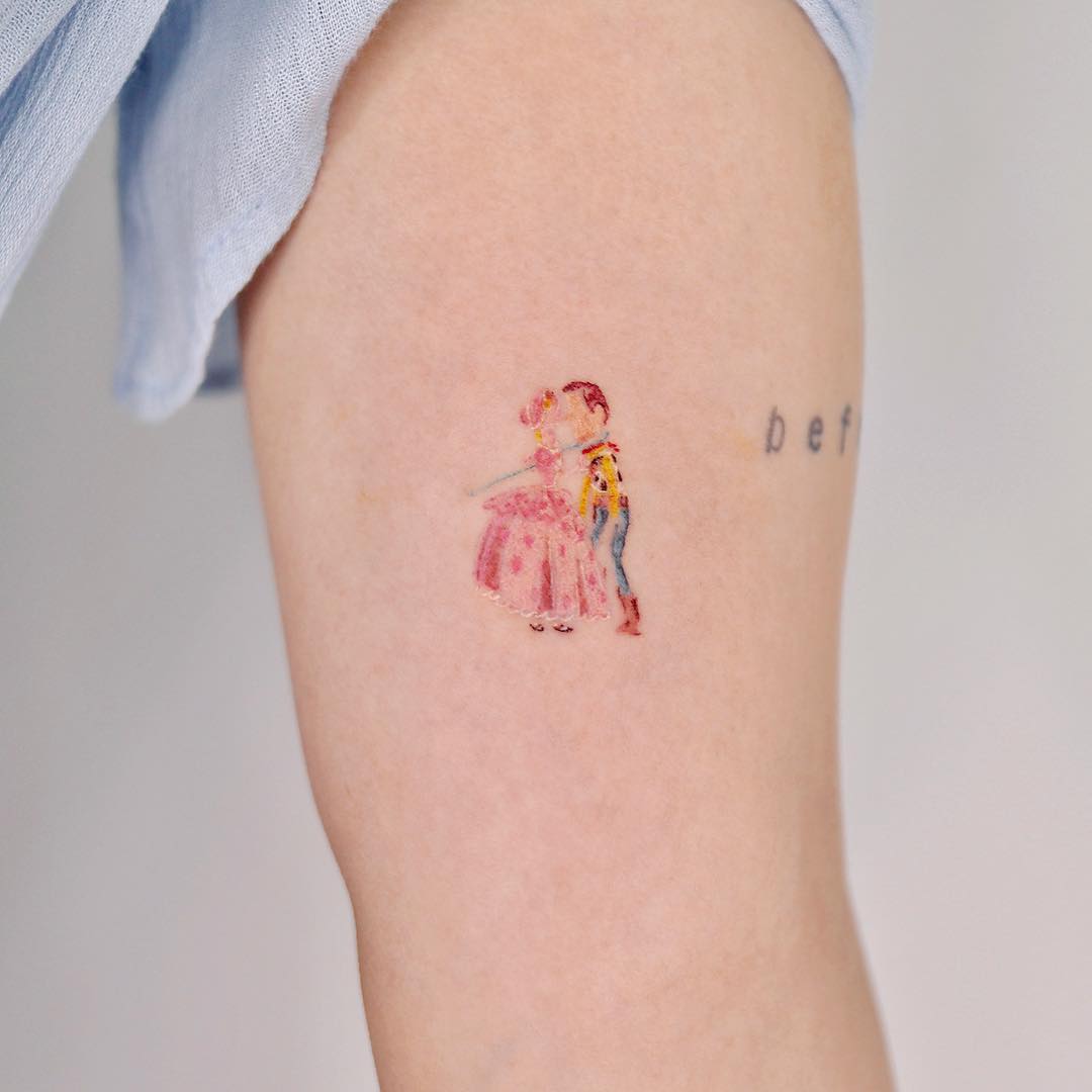 ✨韩系彩色刺青 · 迪士尼卡通系列 Oven的作品中，小熊维尼、冰雪奇缘、玩具总动员等等经典角色都特别受欢迎！