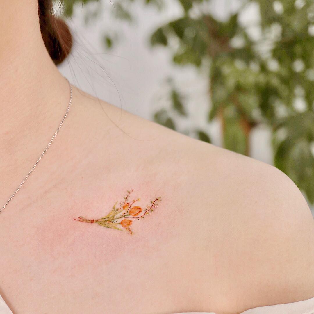 韩国首尔STUDIOBYSOL的刺青师 @ovenlee.tattoo 正是以这种极具美感、精细唯美的彩色刺青作品大受欢迎～