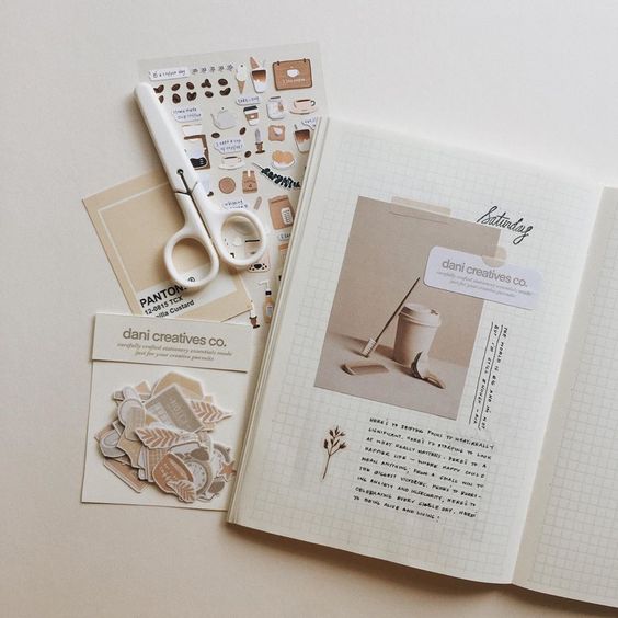 ✨不太会颜色搭配的Girls可以考虑用同色系元素点缀手帐，也很疗愈哟～