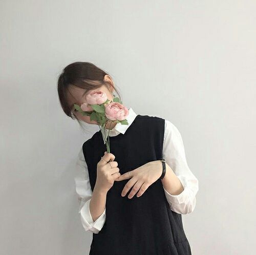 ✨ 花束道具 唯美清新照片必备的「花束」道具必须GET!在美丽花束的点缀下,随便怎么拍效果都好好看呢~