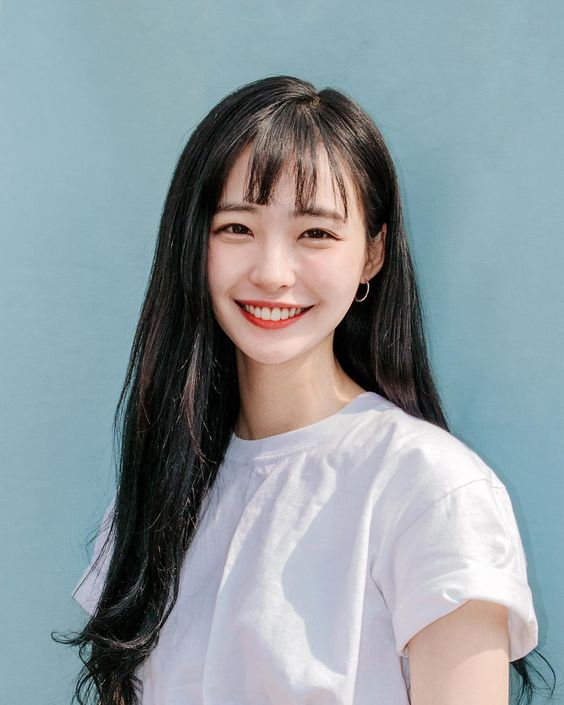 ✨自信是你最好的化妆品 自信和好心态是你迈向耀眼人生的方向盘,亦是你最好的化妆品、最美的气质;它们能让你昂首挺胸、让你在各种场合都自带光芒。 自信心与好心态可以是源自于外在的打扮、也可以源自于内在的提升与增值;跟随自己的心意选择建立自信和塑造好心态的方式,彰显专属于你的美丽与价值,让自己活得无可取代!