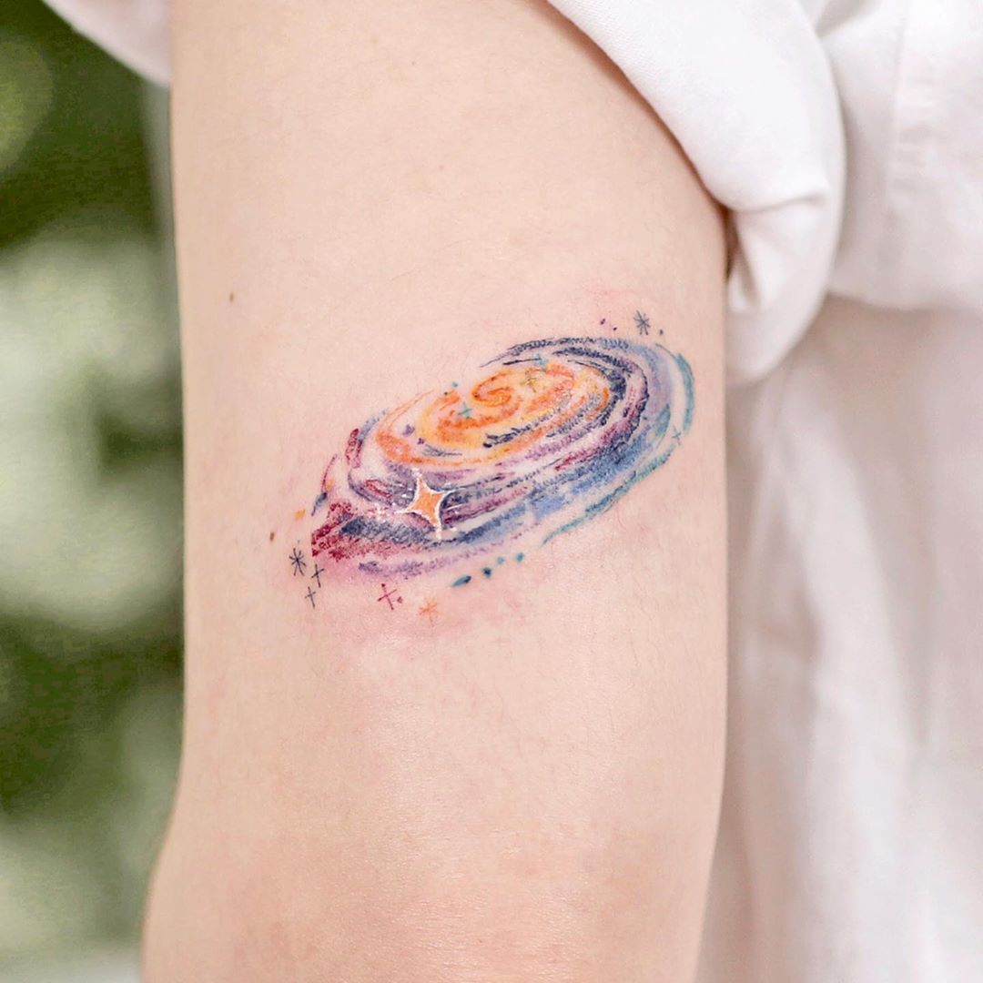 ✨韩系彩色刺青 · 星球系列 梦幻彩色星球绝对是女生们喜欢的风格～