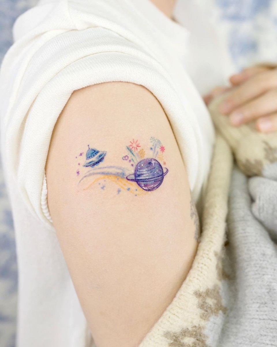 ✨韩系彩色刺青 · 星球系列 梦幻彩色星球绝对是女生们喜欢的风格～