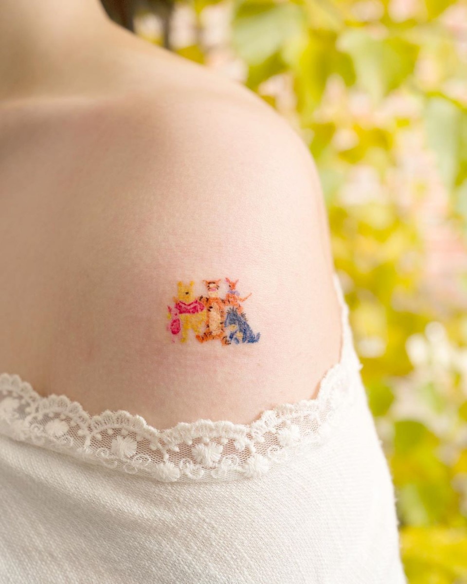 ✨韩系彩色刺青 · 迪士尼卡通系列 Oven的作品中，小熊维尼、冰雪奇缘、玩具总动员等等经典角色都特别受欢迎！