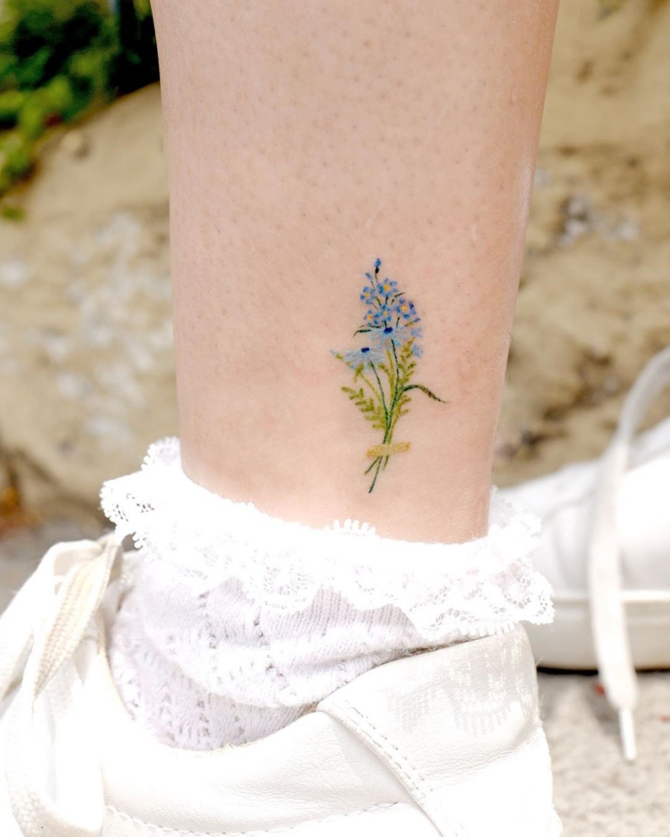 ✨韩系彩色刺青 · 花卉系列 说到近期最夯的刺青风格，细致花卉图腾肯定名列榜首！韩系彩色花卉刺青真的太让人心动了～而且特别耐看！