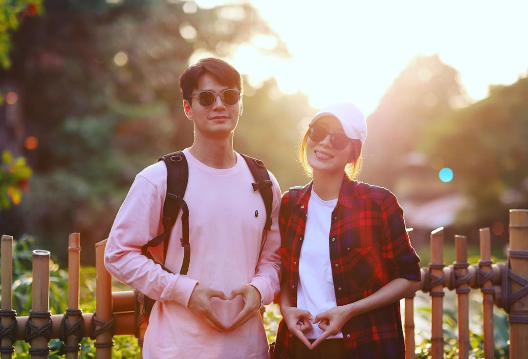 好男人计分表:11、尊重你的意见和想法;有争吵时会愿意主动和你沟通和让步,不会随意对你发脾气。 12、从不嫌弃你的外型。 13、会蹲下为你系鞋带。 14、在朋友亲人面前给足你面子,不会作出让你丢面子的话、也不会把话说得让难堪。 15、会主动为你分担家务。