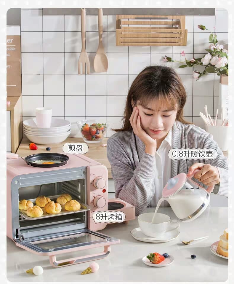 ✨天猫小熊萌家电 一直在网络上超夯的「多功能烤面包机」绝对是懒妹纸们必备的三合一早餐神器,同时搞定煮咖啡、烤面包和煎烙,简直不要太方便!「多功能小烤炉」集合蒸煮炒煎功能于一体,最适合在外租房不能摆置太多家电的Girls~