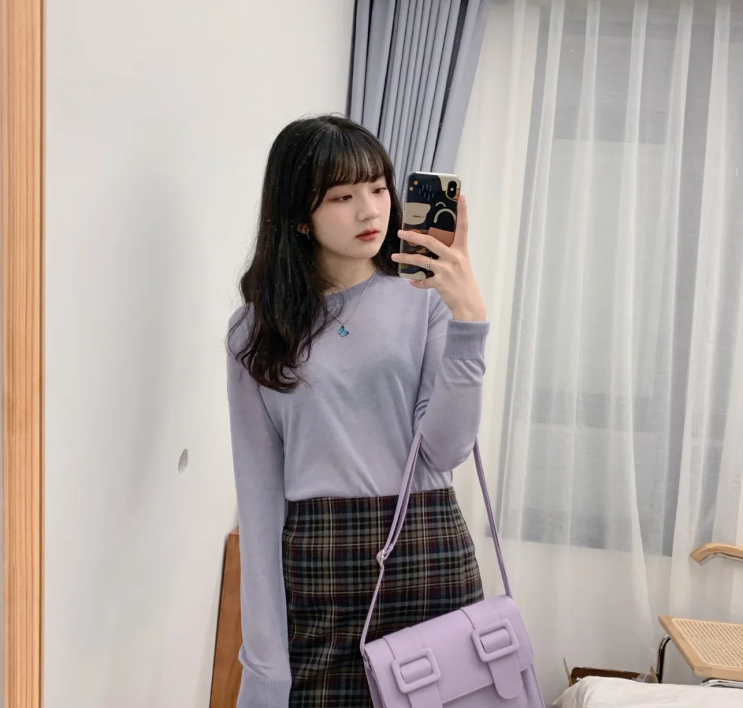 ✨紫色 X 黑色 紫色与黑色的搭配,颜色对比度高但丝毫不觉得突兀~特别适合喜欢酷炫风格的女生!