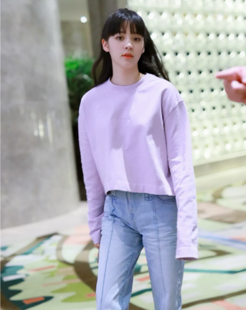 ✨紫色 X 牛仔蓝 无论是深色或浅色的牛仔蓝,都是女生们衣橱里必备的百搭单品!用来搭配香芋紫色系单品也超级好看哟~