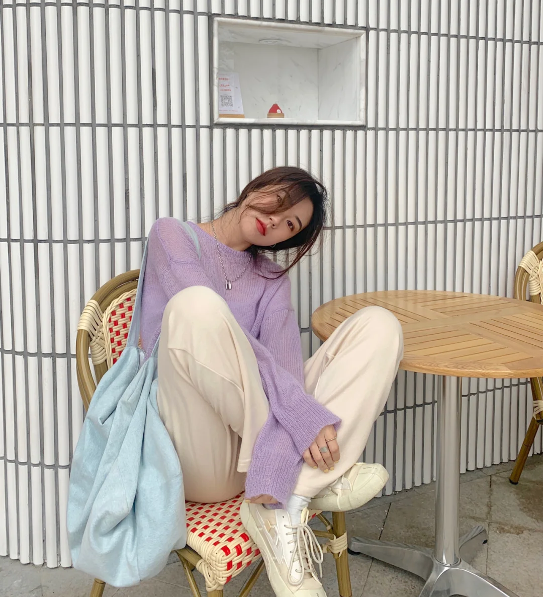 ✨紫色 X 白色 / 米杏色 温柔的紫色系和素净的白色、米杏色也是绝配!整体色泽搭配特别柔和。