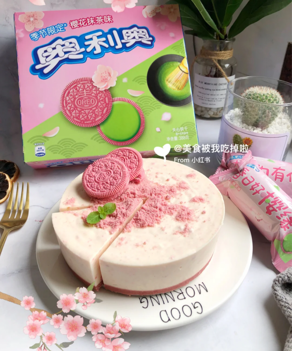 颜值超高的粉色款樱花抹茶OREO也被美食博主们做成各种蛋糕、麻薯等创意甜品,光看着就食欲满满吖 ?