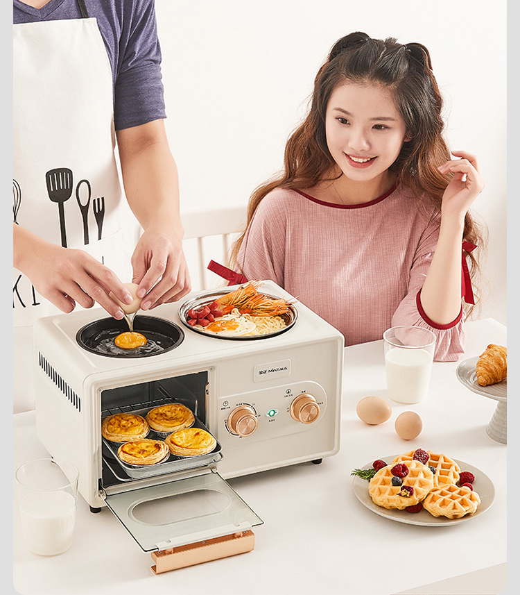 ✨ 金正四合一早餐机 金属色的旋钮配上简约白/粉红色的机身,颜值实在太高啦~小巧的一台早餐机包含煎盘、烤箱、蒸锅、煮锅功能,同时操作一台顶四台!可做高达三人份的餐食。
