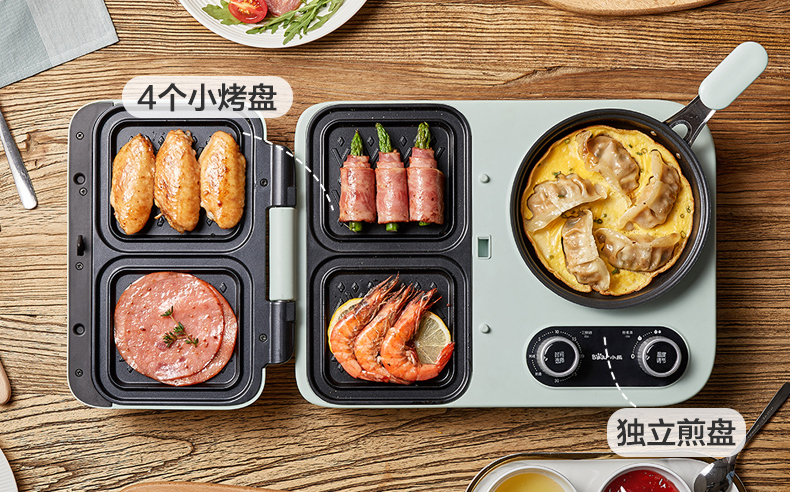 ✨小熊网红早餐机 三明治双烤盘可同时做两份不同口味,平铺还能变身4格烤盘哟~煎煮蒸区配有不同的锅具可使用,随意搭配组合,一整周的餐食都不会重样!