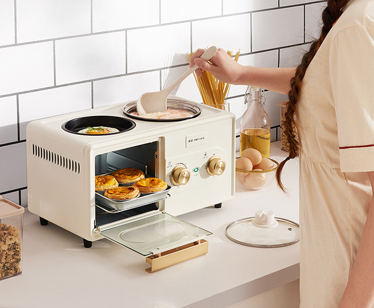✨ 金正四合一早餐机 金属色的旋钮配上简约白/粉红色的机身,颜值实在太高啦~小巧的一台早餐机包含煎盘、烤箱、蒸锅、煮锅功能,同时操作一台顶四台!可做高达三人份的餐食。