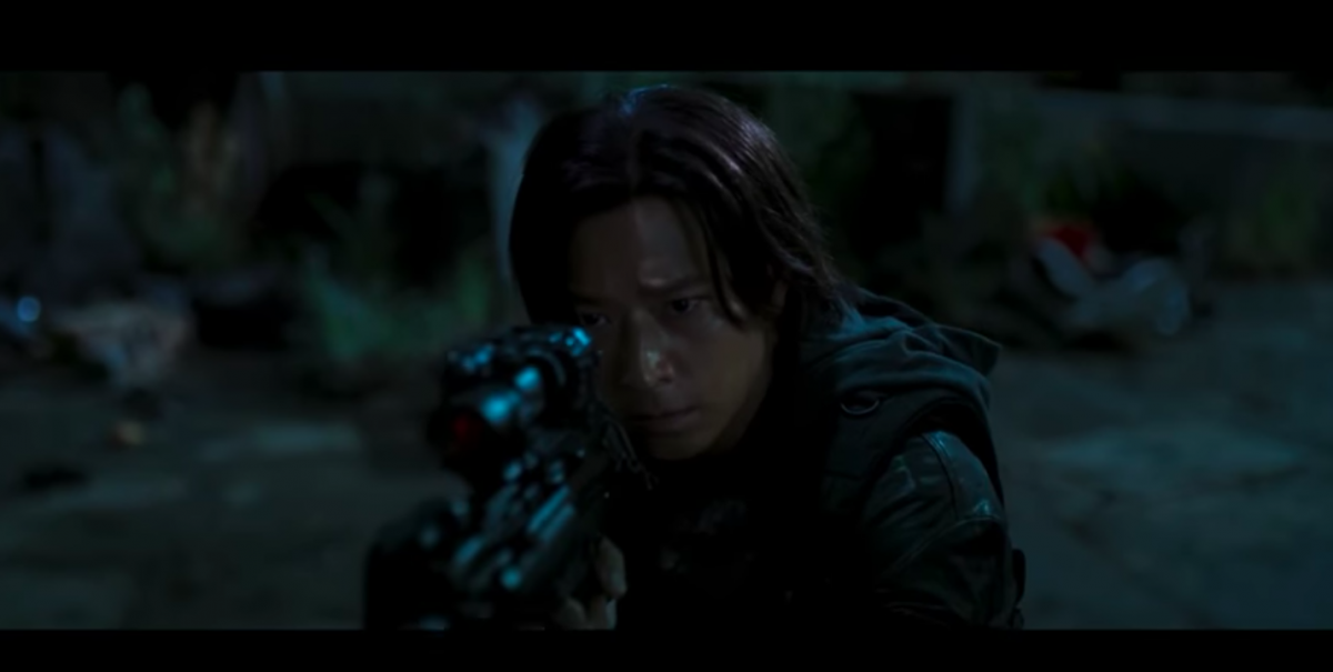 男主角「正锡」由男神演员姜栋元饰演；正锡原已逃离遍布丧尸的韩国，后以难民身份获得了香港的收容与接济，被提供武器及医疗服务回到韩国与丧尸战斗！