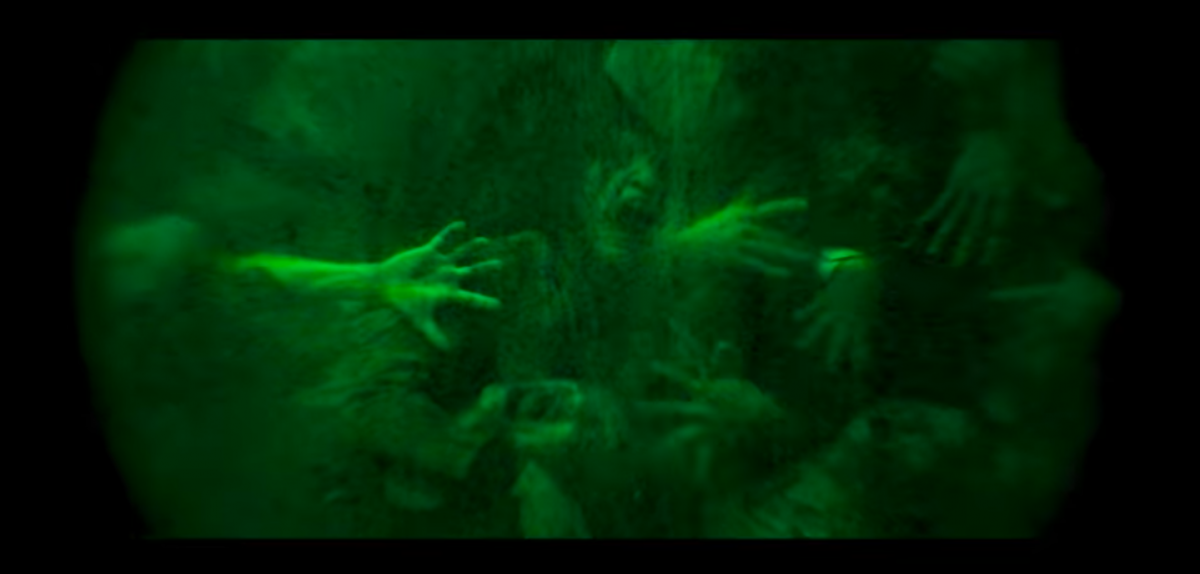 男主角「正锡」由男神演员姜栋元饰演；正锡原已逃离遍布丧尸的韩国，后以难民身份获得了香港的收容与接济，被提供武器及医疗服务回到韩国与丧尸战斗！