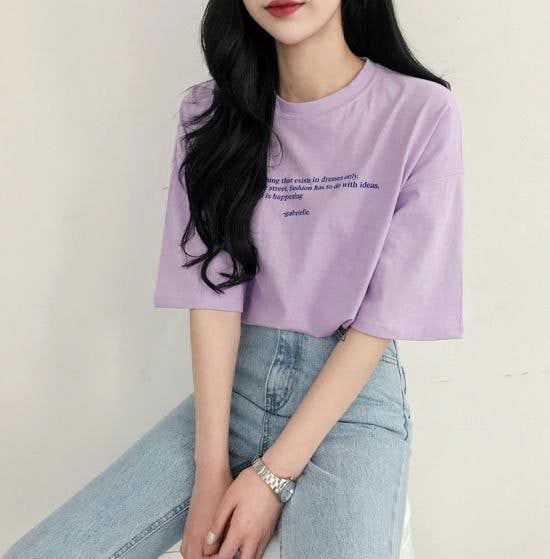 ✨紫色 X 牛仔蓝 无论是深色或浅色的牛仔蓝,都是女生们衣橱里必备的百搭单品!用来搭配香芋紫色系单品也超级好看哟~