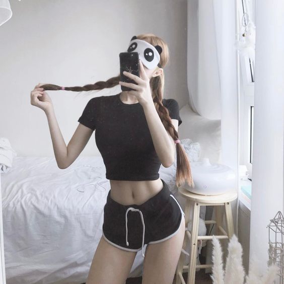 行动管制呆在家里别各种睡+吃,记得要动起来别偷懒喽(笑)今天给大家整理出2款懒人最适用的Easy瘦腰动作,做好做满即能快速有效养成吸睛又令人羡慕的纤细S腰~