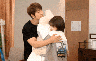 言承旭和沈月的「流星花园」跨时代CP合作已是备受瞩目;真实年龄相差20岁的他们,在释出的片花预告中互动满满CP感、甜度爆灯。该剧有传预计会在5月播出,绝对值得期待!