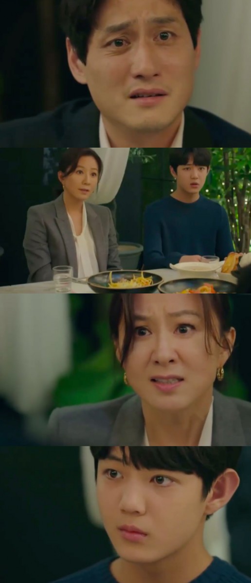 此处请容许小编用白眼回赠... ?️ 剧中善雨崩溃回答李泰伍:「我们已经结束了」,李泰伍却自顾自说道: 「从一开始我就只有你一个人!是我太晚才领悟到这件事...善雨请你重新接受我吧。你不也是希望这样的吗?所以刚刚才一起吃饭的呀!」 善雨情绪崩溃严词拒绝;李泰伍继续哀求:「我现在失去了一切,什么都没有了...再给我一次机会吧善雨,家人不就应该这样吗?」看到这里小编的拳头硬了 ?️ (怒)