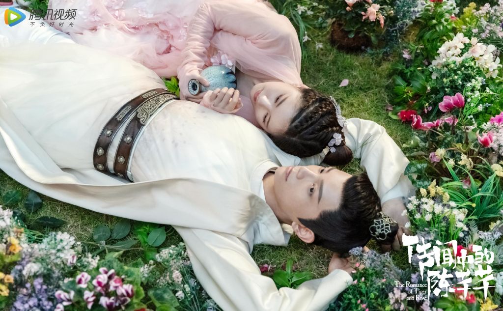 腹黑冷酷男主从冷血直男变身宠妻狂魔,各种开撩、甜宠情节上演,反差萌根本太上头❤️ 而陈芊芊则是一步步从女配角逆转命运变身女主角,过程中不止会被高甜情节暴击,保证你还会笑出腹肌!?