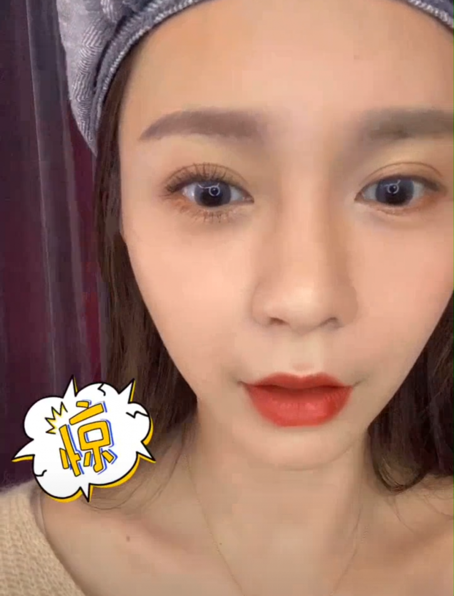 沈梦辰之前就在小红书上化身「Sam老师」给粉丝们分享了自己如何让短粗硬顽固睫毛,变身又长又卷翘的「3D立体睫毛」;还推荐了自己私下超爱用的高CP值睫毛膏、睫毛夹呢~