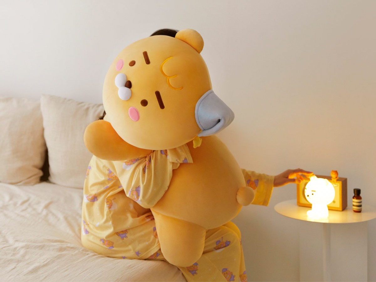 趴趴莱恩的体积为81 x 44 x 42cm,模特儿抱在身上根本抱宝宝的即视感吖(笑)