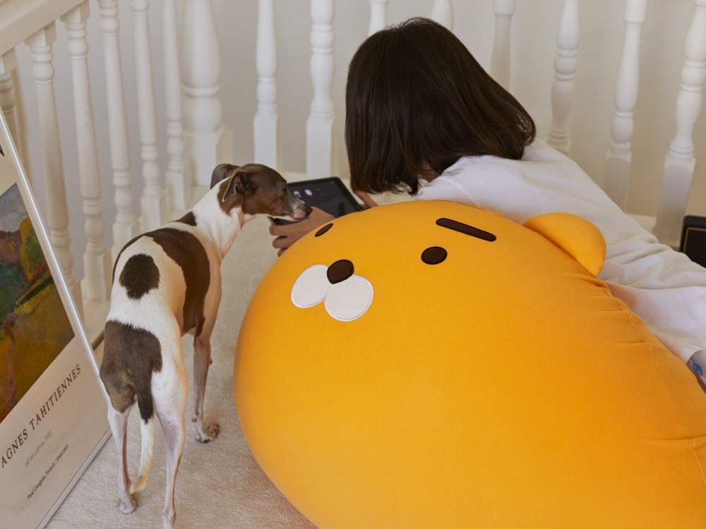 这款豆沙袋沙发的体积为58 x 115 x 33cm,软糯糯的舒服Bean-Bag材质最适合躺在上面划手机、看书、追剧~