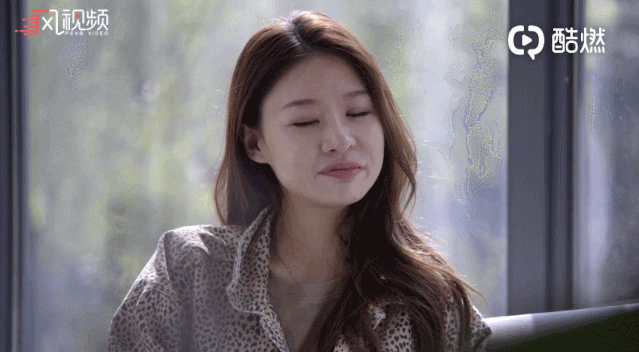 平时她的照片画风真的美到没话说~受访时影片中的真容也还算清秀,不过就少了平日美照中的「精修感」~