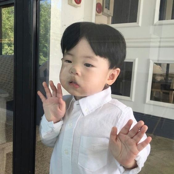 17、越是没有能力改变自己生活的人,越喜欢批评别人的改变。 18、我妈常骂我每天像猪一样爱睡懒觉迟迟不起床。真是太委屈了,猪其实比我起得早。 19、不经历一下风雨,怎么迎接更可怕的暴风雨~ 20、工作多年,当人家问你是不是初入社会。或许,不是因为你看起来年轻,而是因为觉得,你看起来怎么和菜鸟一样呆呆的~