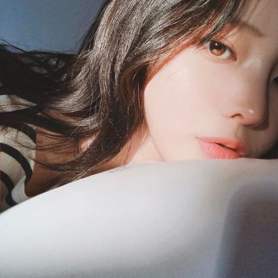 ?用量要足 首先防晒的用量一定要足够!千万不要省着用~ 挤在手上的正确用量要比50仙硬币稍大一些(旧款50仙硬币大小)~