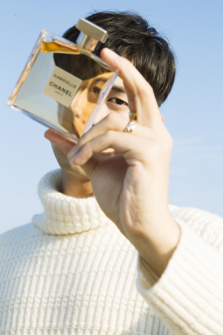 915e2aa9gy1gbmo38s24uj22yo4g0kjp