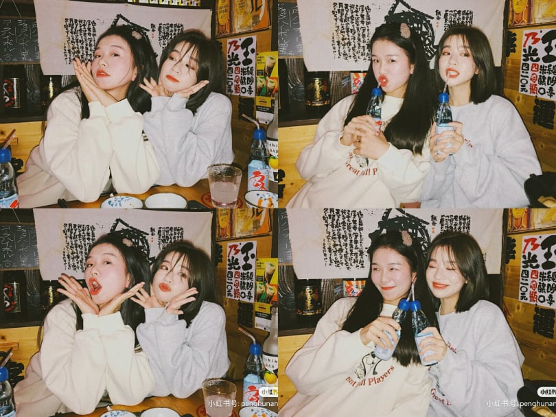 闺蜜拍照姿势教学:✨ 饭桌自拍也能很FUN!适时可以拿出手边的饮料当小道具~马上带你解锁多种双人合照姿势: