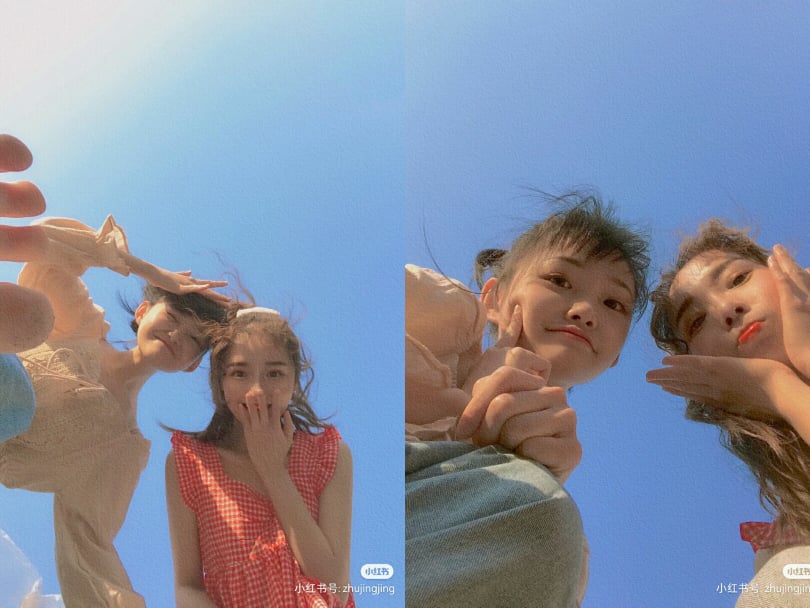 闺蜜合照姿势教学:✨蓝蓝的天空也能当布景!☁️ 不容易撞款的「仰拍闺蜜照」来GET一波~