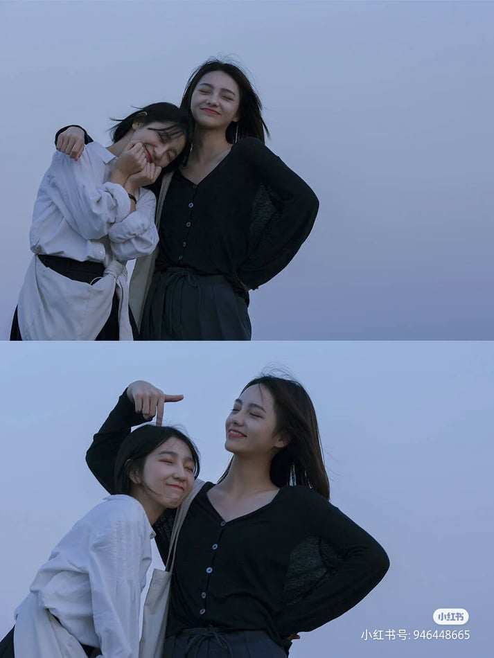闺蜜合照姿势教学:✨蓝蓝的天空也能当布景!☁️ 不容易撞款的「仰拍闺蜜照」来GET一波~
