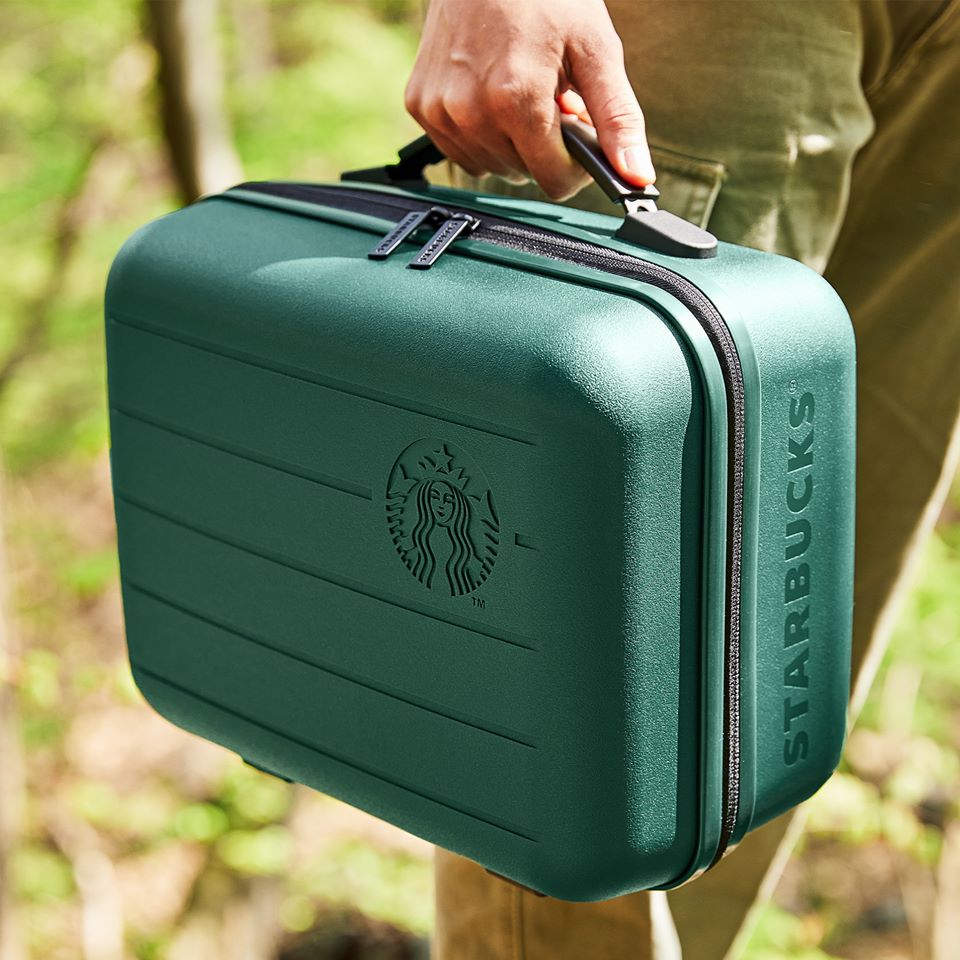 这款Summer Ready Bag小型行李箱是手提设计的，特别适合Short Trip或外出露营实用。