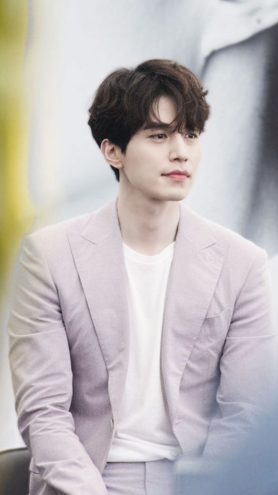 第10位：李栋旭 | 韩剧代表作：《他人即地狱》、《触及真心》、《鬼怪》、《暴力罗曼史》