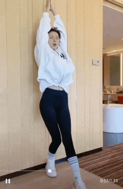 3、然后7秒钟用力吐气。