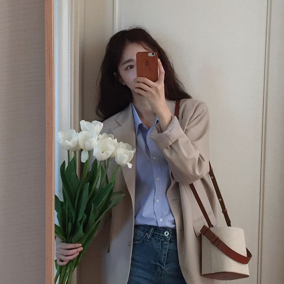 都说女生「买包治百病」，屏幕前的你认同吗（笑～）奈何小资女孩和学生党的购物资金有限，首选的当然是款式好看+价格容易负担的包款啦！?