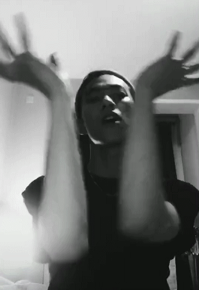 喜欢痞帅男孩的女生们，不知道认不认识这位名叫俞彬的Boy～影片和照片中的外型相当好看！