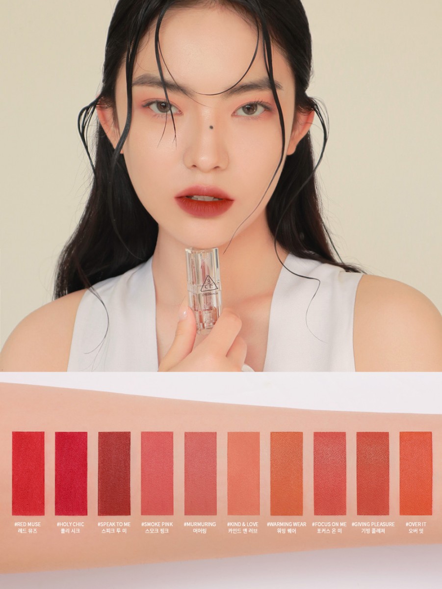 大家决定入手前不妨来看看以下试色图~C编私心最爱温柔又不失气场的豆沙红棕调 #Speak To Me,感觉是白皮黄皮都能轻松驾驭的颜色哟!