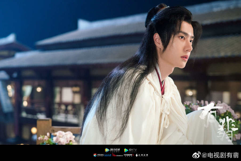 ✨王一博 |《有翡》、《冰雨火》 王一博与赵丽颖领衔主演的古装剧《有翡》月前已经杀青；该剧自宣布演员阵容以来一直是「待播剧热度排行榜」榜首，剧中他饰演俊朗清隽的前朝端王、太子遗孤「谢允」，身怀武功绝学但为人风趣且腹黑毒舌，人物设定与《陈情令》蓝忘机截然不同，必定会让观众们看到有别于以往的形象！