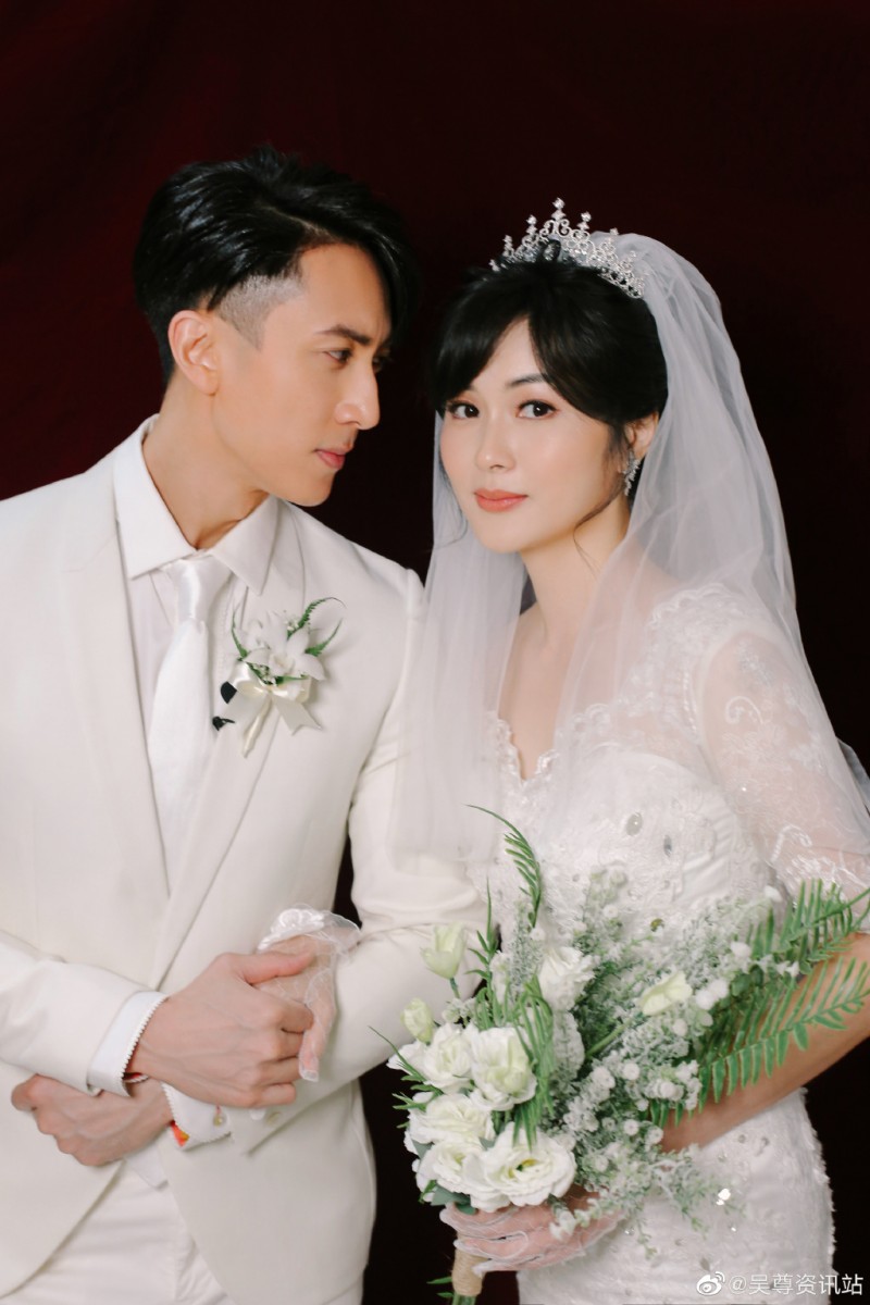 1、「我们从相遇到现在，偶尔会聊到这辈子的结束。聊起时都会很难过，但也让我们更加的珍惜当下！这次在婚礼的求婚是我对丽吟下辈子的约定...希望老天爷能够保佑我们下辈子还是一家人！」