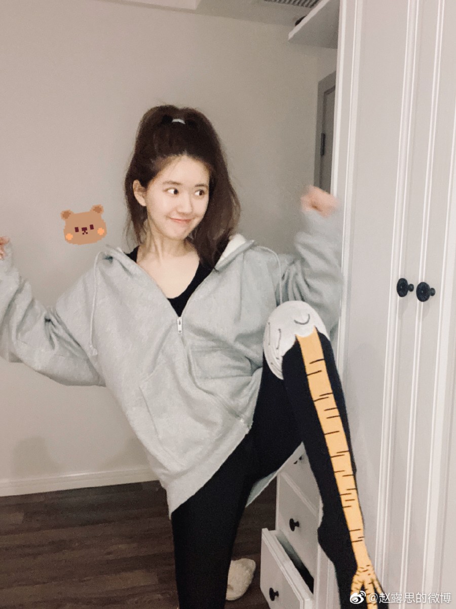 ✨此外,运动当然也是瘦身的不二法门之一~但不爱运动的女生也没关系,可以靠简单拉伸运动、懒人瘦身操来雕塑身型;坚持做,一定可以看到明显效果!不妨参考C编之前整理的「懒人拉伸运动」,笔记起来每天做吧~