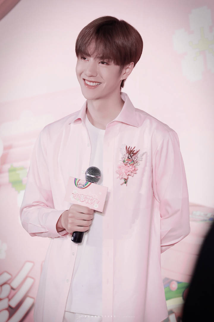 No.5：王一博    这个排名也让小编颇感惊讶呢～如果你还GET不到王一博的魅力，极度推荐你入坑追看去年火爆整个下半年的《陈情令》? 虽然97年生的他年仅23岁，但私下慢热话少的王一博一直给人比实际年龄更成熟的感觉～因此年上年下女粉丝都不少呢！