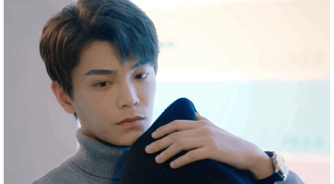 5月热播剧《韫色过浓》中的「他」外表高冷,但口嫌体正直;《传闻中的陈芊芊》里的「他」原本腹黑霸气,但在喜欢的女孩面前成了妥妥的恋爱脑小奶狗...