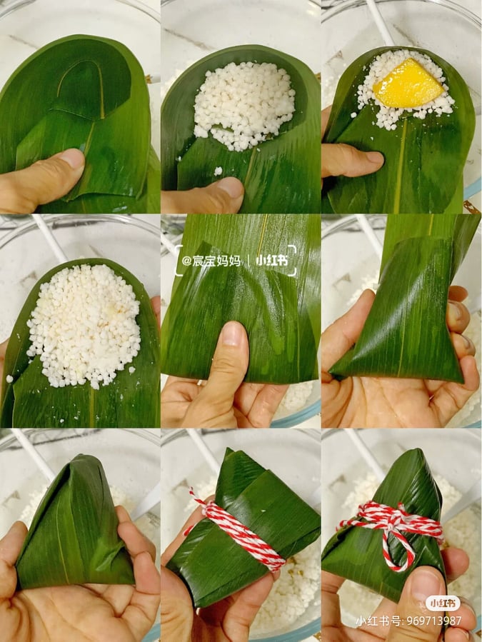2、将粽叶对折成漏斗形，先放入以上准备好的西米适量，然后加入水果块，再倒入西米至差不多八分满～然后将粽叶对折好用棉线捆紧；沸水上锅蒸煮40分钟左右、关火焖约15分钟即可～